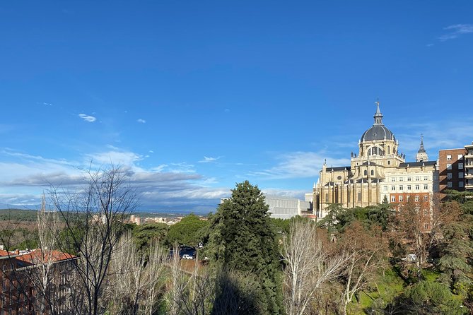 Madrid Historic with an architect : Arabs, Austrias and Bourbons - Plaza de la Villa and the city’s civic heart
