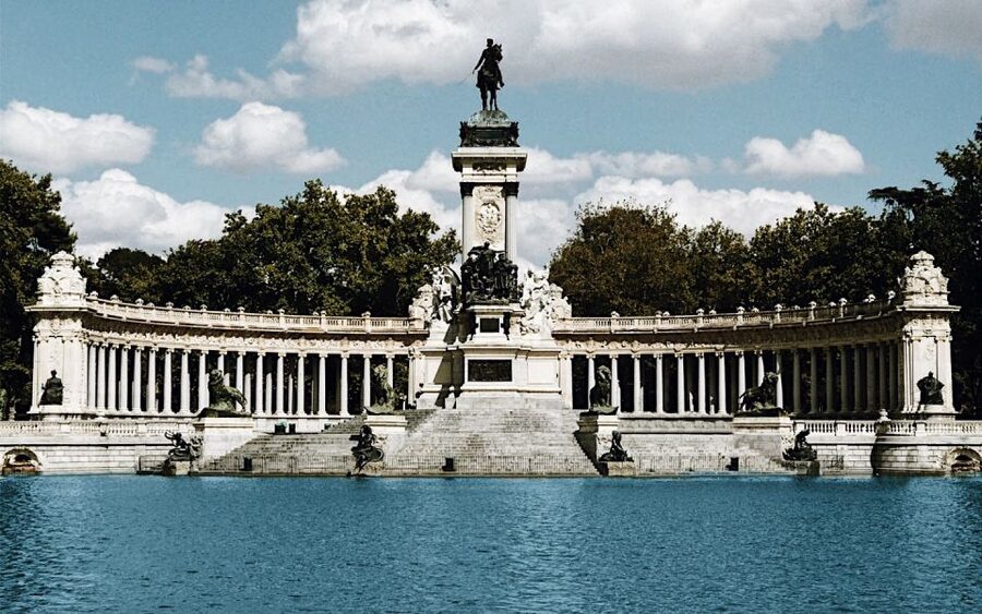 Madrid: Historical Center 2.5-Hour Guided Walking Tour - The Royal Palace and Bourbon Madrid