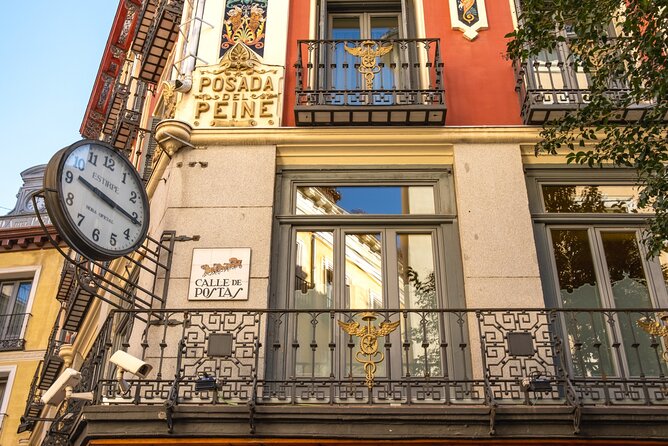 Madrid (Historical Centre) Scavenger Hunt and Self-Guided Tour - El Oso y el Madroño and the symbols of Madrid