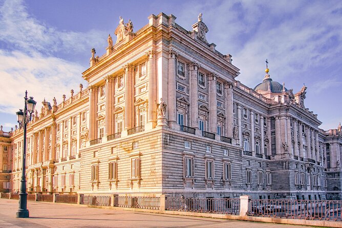 Madrid (Historical Centre) Scavenger Hunt and Self-Guided Tour - Best for families, couples, and independent groups