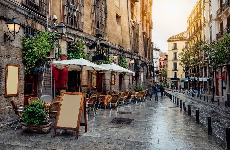 Madrid: History, Bites & Sips – An Intimate Tour Since 2018 - Almudena Cathedral and the royal quarter