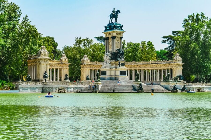 Madrid: Iconic Retiro Park Segway Tour - The lake and Alfonso XII monument