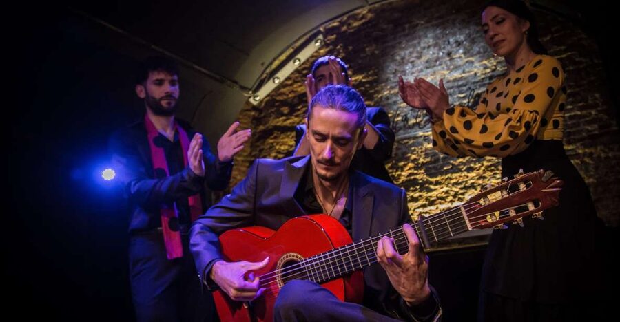 Madrid: La Cueva de Lola Flamenco Show Tickets with Drink - Why the intimate room changes the experience
