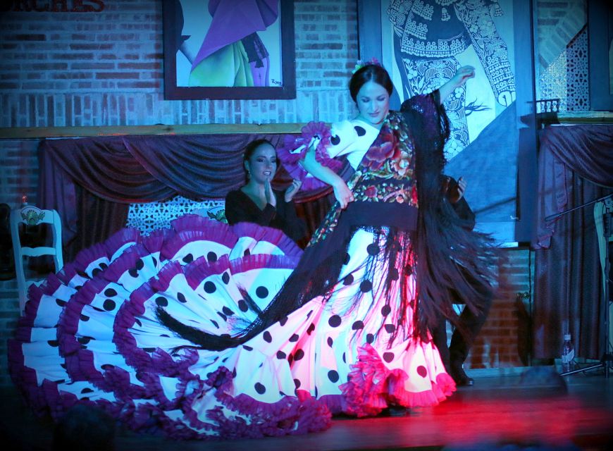 Madrid: Los Porches Flamenco Show with Tapas and Wine Ticket - Three stages in one large venue