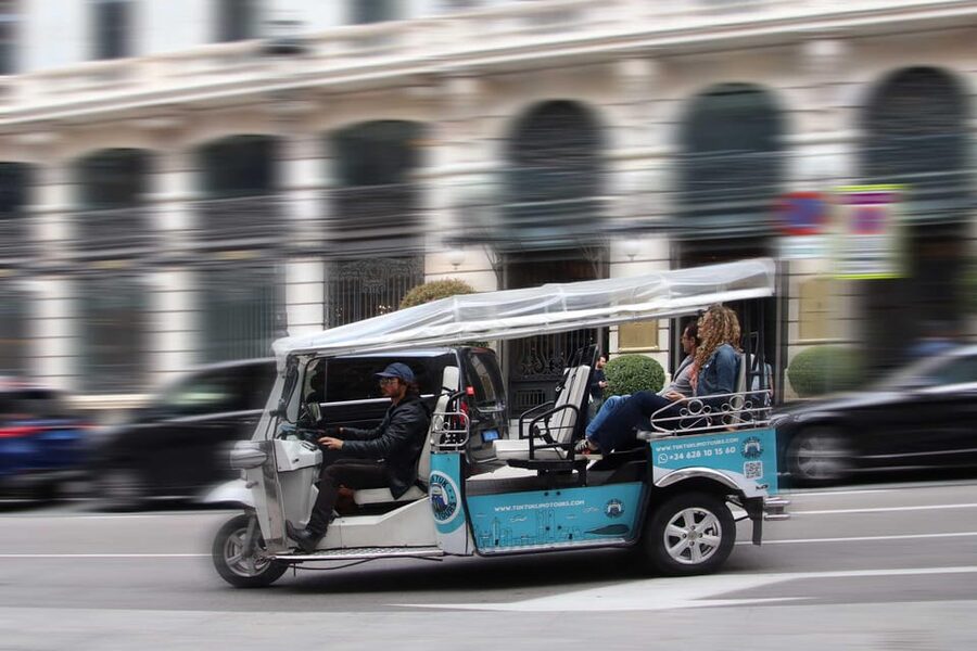Madrid: Make your own 60 minutes tuk tuk tour - A one-hour Madrid plan that you control