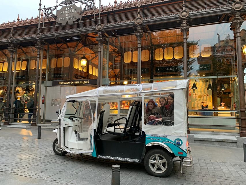 Madrid: Make your own 60 minutes tuk tuk tour - Gran Vía, Madrid’s showy avenue