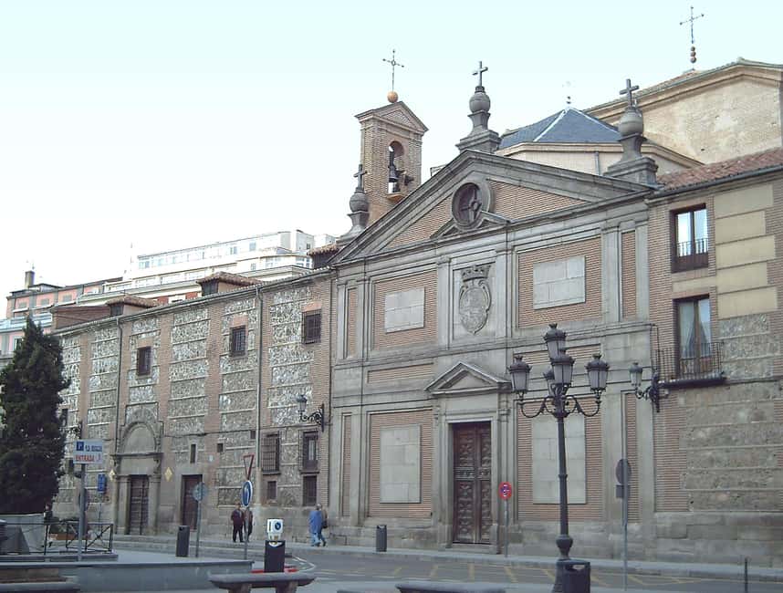 Madrid: Monastery of Descalzas Reales Tour with Tickets - Practical details that shape the visit