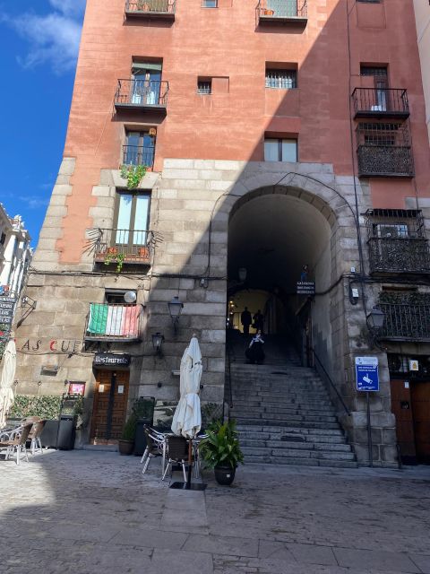 Madrid: Monastery of Descalzas Reales Tour with Tickets - Starting at the monastery in central Madrid