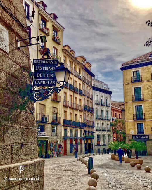 Madrid Must-see with Atardeder at the Debod Temple - From Sabatini Gardens to Plaza de España