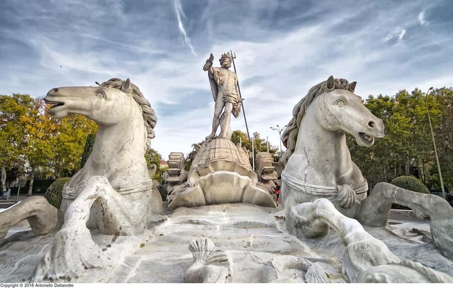 Madrid Must-see with Atardeder at the Debod Temple - What the guiding style adds