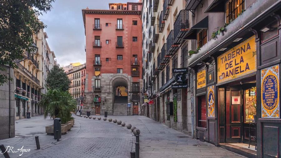 Madrid Must-see with Atardeder at the Debod Temple - How much walking and preparation to expect