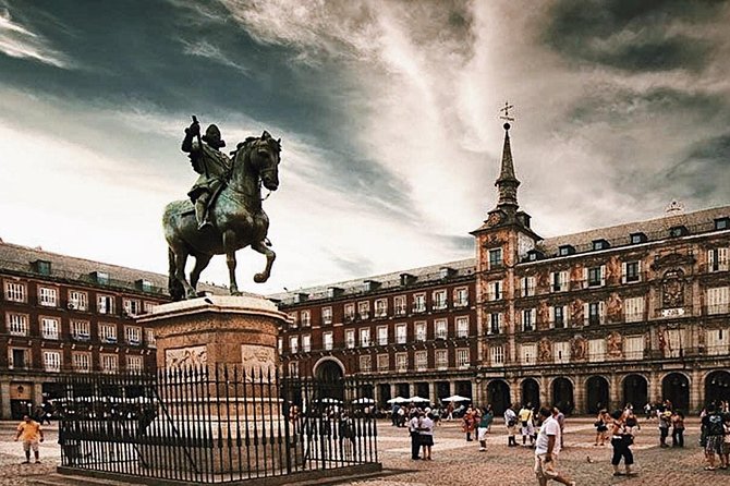 Madrid Old City Guided Walking Tour Semi-Private 12ppl Max - The guides are the heart of the experience