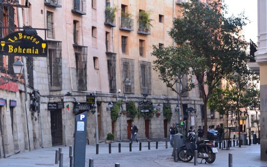 Madrid: Old Madrid Walking Food and Wine Tour - Tips for getting the most from the walk