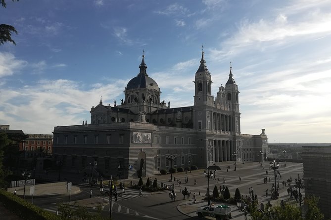 Madrid Old Town Private Walking Tour - San Nicolás and the Army’s Cathedral