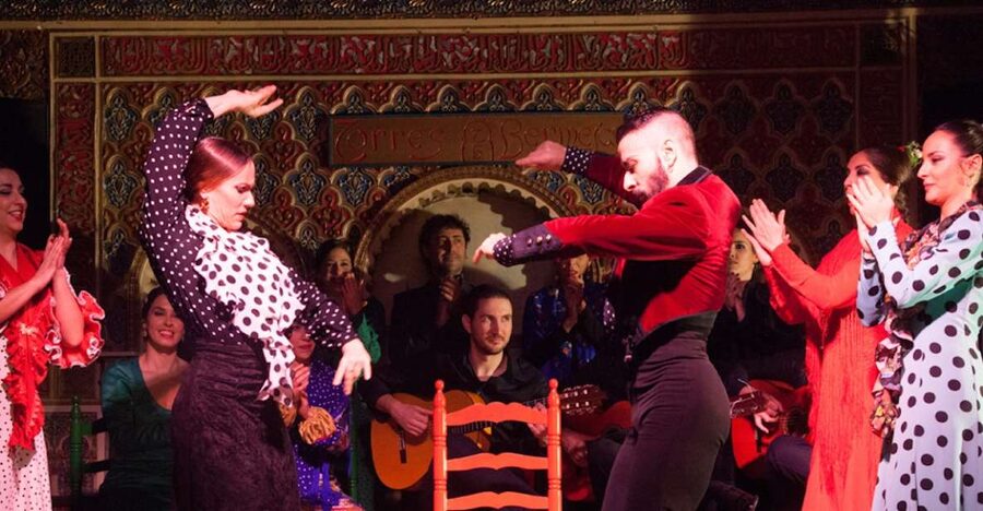 Madrid: Old Town Walking Tour and Flamenco Show - Royal Palace and La Almudena Cathedral