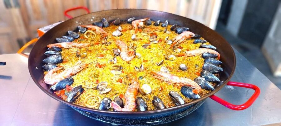 Madrid: Paella and Sangria Workshop with Tapas - The social side of cooking together