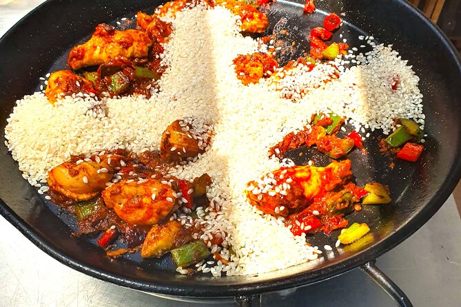 Madrid: Paella & Sangria Classes- Seafood, Chicken & Vegan option - What the finished paella is like