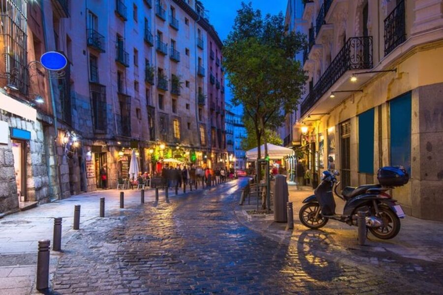 Madrid: Panoramic Open-Top Bus Day or Night Tour with Guide - Key points to know before you book