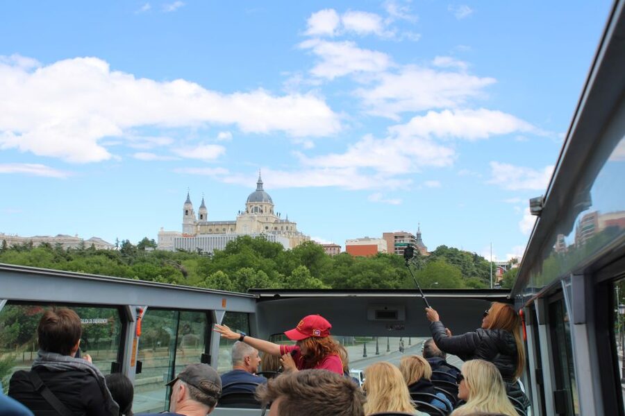 Madrid: Panoramic Open-Top Bus Day or Night Tour with Guide - Seats, sound, and photography tips