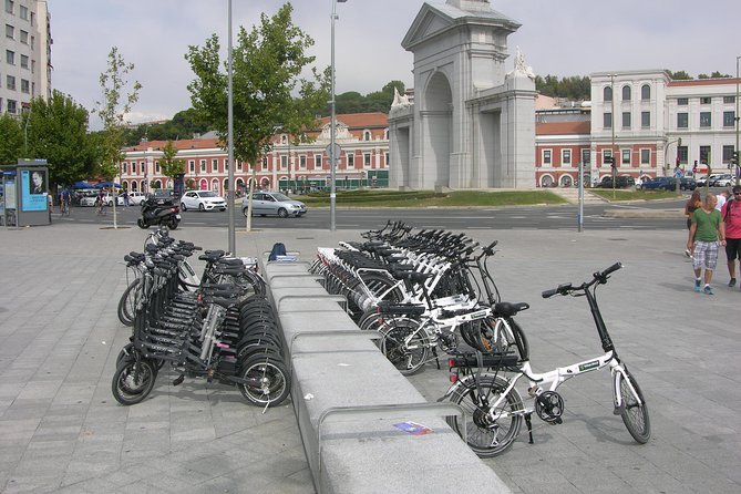 Madrid Parks Bike or e-bike Tour: Riverside & Casa de Campo - Riding through Madrid Río