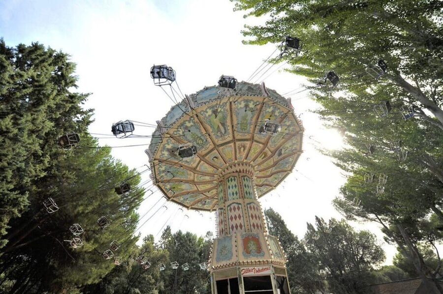 Madrid: Parque de Atracciones de Madrid Entry Ticket - Shows and street performances fill the gaps