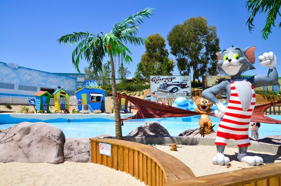 Madrid: Parque Warner Beach Entry Ticket - What your day at Parque Warner Beach looks like
