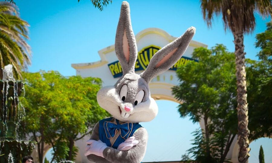 Madrid: Parque Warner Ticket and Roundtrip Transportation - Cartoon Village is the family anchor