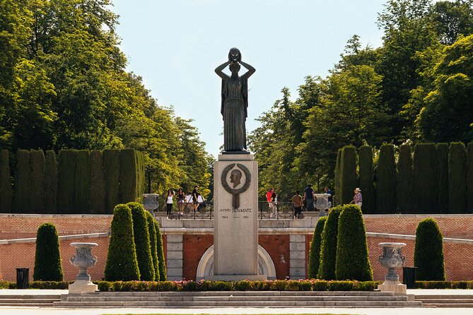 Madrid Prado Museum PRIVATE TOUR with Ticket & Guide Included - Meeting at the Monument to Goya