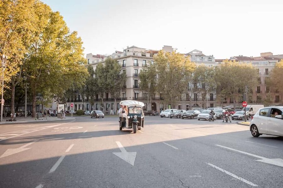 Madrid: Private City Tour by Eco Tuk Tuk - Comfort, weather, and what to bring