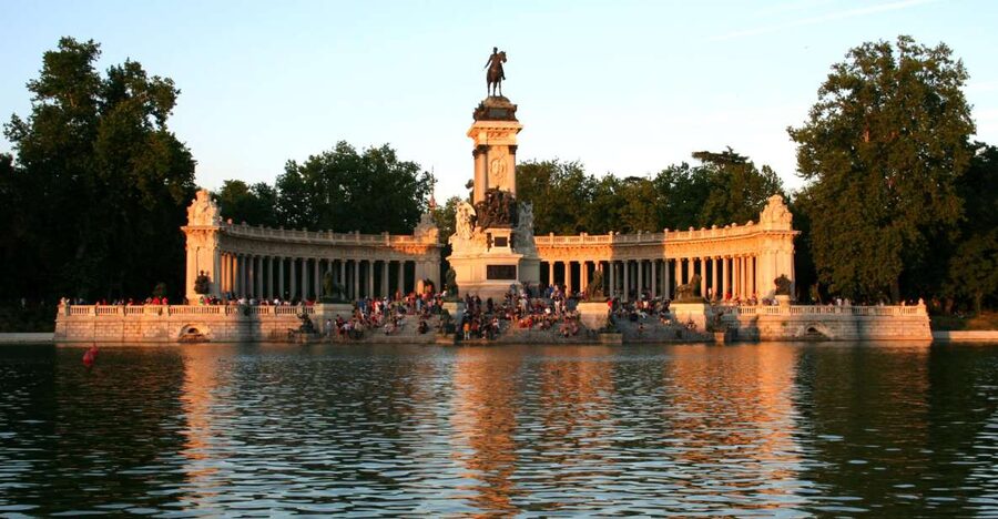 Madrid: Private Custom City Tour with Driver and Guide - A private introduction to Madrid by road