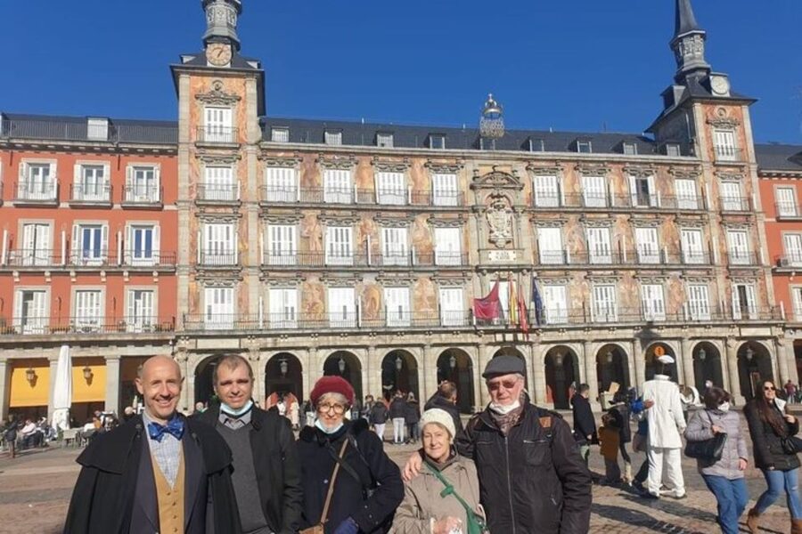 Madrid: Private custom tour with a local guide - Cancellation, payment, and languages