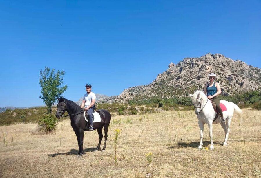 Madrid: Private Horseback Riding in Pedriza NP & Transport - Following forest trails toward La Pedriza