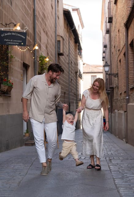 Madrid: Private Photo Tour with a Professional Photographer - The photographers and the personal touch