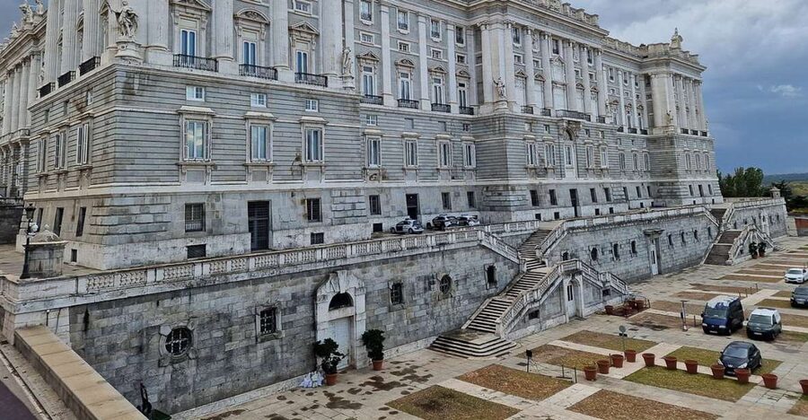 Madrid Private tour: Royal Palace & Cathedral & Old city - A smart first look at central Madrid
