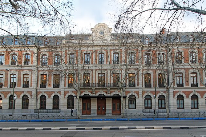Madrid Private Walking Tour: Very Best of City Center - Cibeles and the monumental end of the route