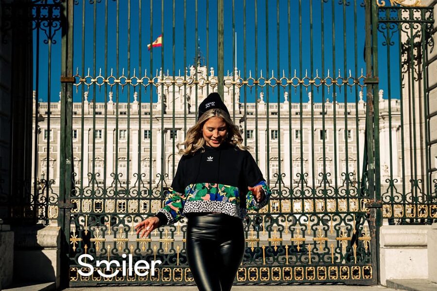 Madrid: Professional photoshoot at The Royal Palace - Key points to know before booking