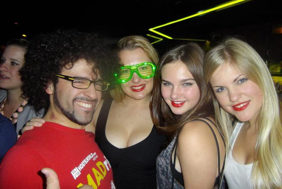 Madrid: Pub Crawl Madrid Running since 2005 Bar Exploration - Who will get the most from this night