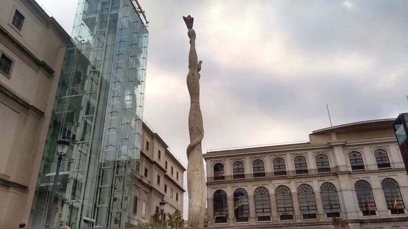 Madrid: Reina Sofía Museum Guided Tour, Small Group - Meeting the group by the white sculpture