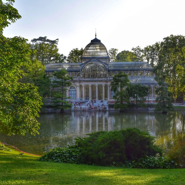 Madrid: Retiro Park Guided Tour with a Photographer - What the History Adds to the Walk