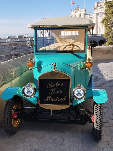Madrid Retro Tour 120 min, old town, modern Madrid + surprise destination - Lavapiés and Las Letras: Two different kinds of local Madrid
