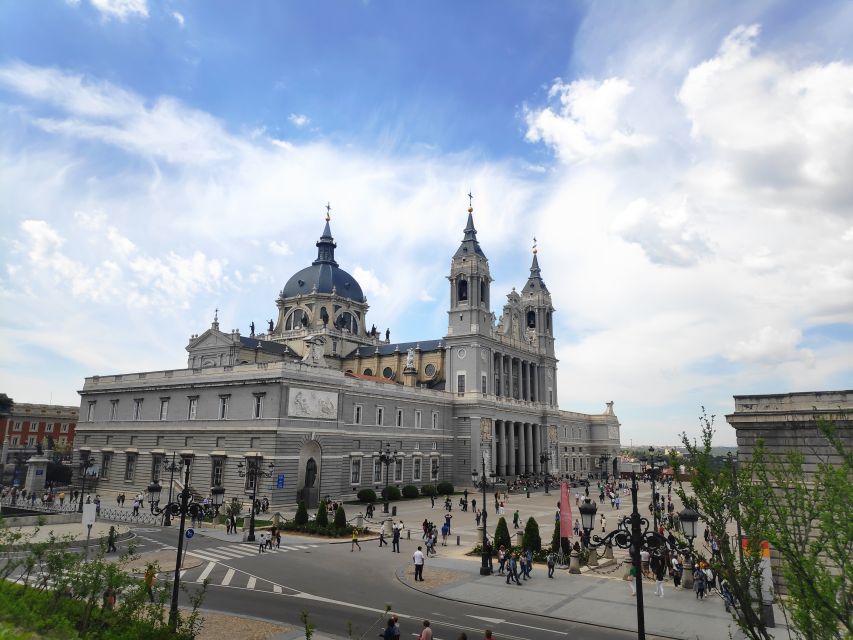 Madrid: Royal Palace and Almudena Cathedral Small-Group Tour - Crossing Plaza de la Armería to the Royal Palace