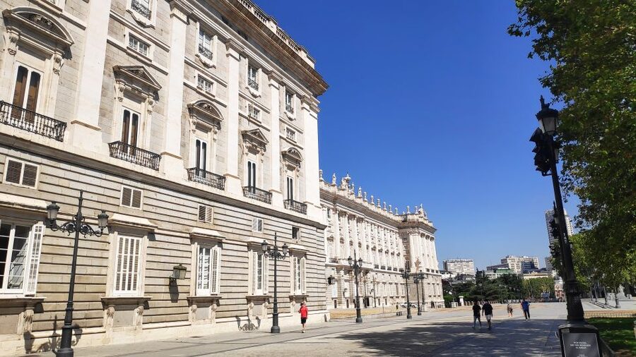 Madrid: Royal Palace Entry Ticket and Small Group Tour - Art, furniture, and decoration worth noticing