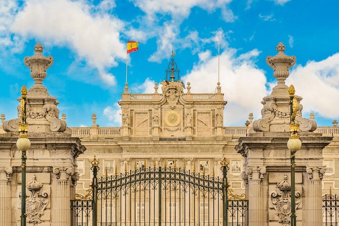 Madrid: Royal Palace Expert Guided Tour with Optional Tapas - The palace route and its pace