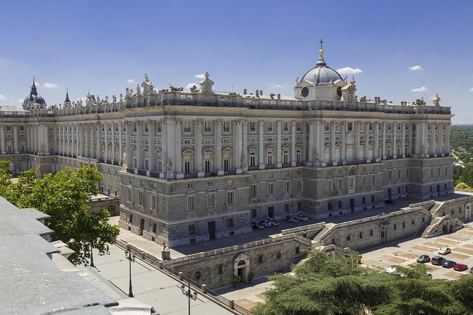 Madrid: Royal Palace Expert Guided Tour with Optional Tapas - Guides make or break the experience