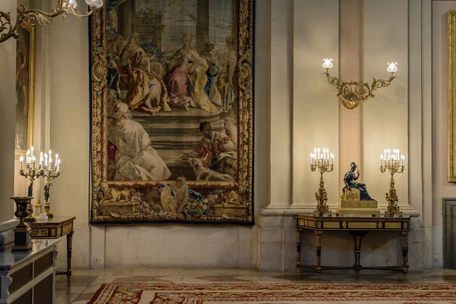 Madrid: Royal Palace Expert Guided Tour with Skip-the-Line - Armor, swords, tapestries, and overlooked details