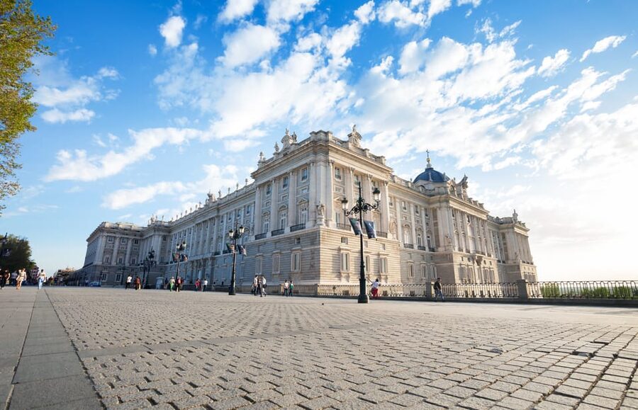 Madrid: Royal Palace Guided Tour with Skip-the-Line Entry - Meeting at the Statue of Isabel II in Ópera Square