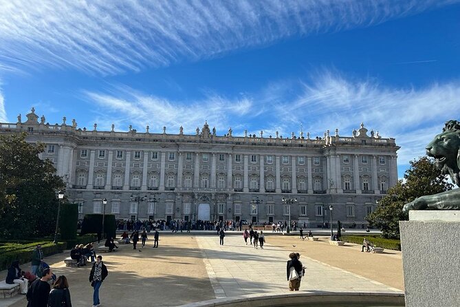 Madrid: Royal Palace Guided Tour with Skip the Line Ticket - Tips that make the visit smoother