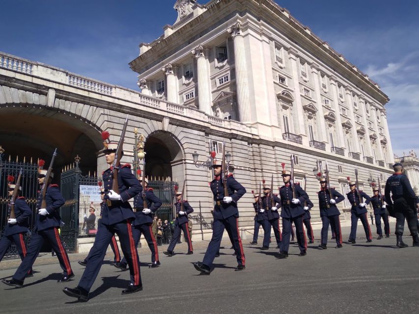 Madrid Royal Palace & Prado Museum + hotel pick-up & tickets - Meeting the Prado with an art specialist