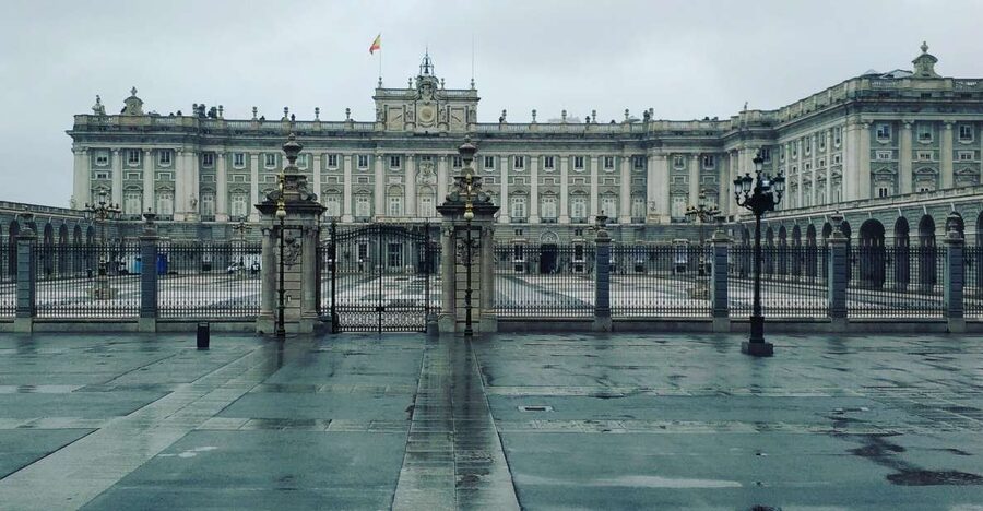Madrid: Royal Palace & Prado Museum Private Tour - Walking toward lunch in Madrid’s Literary Quarter
