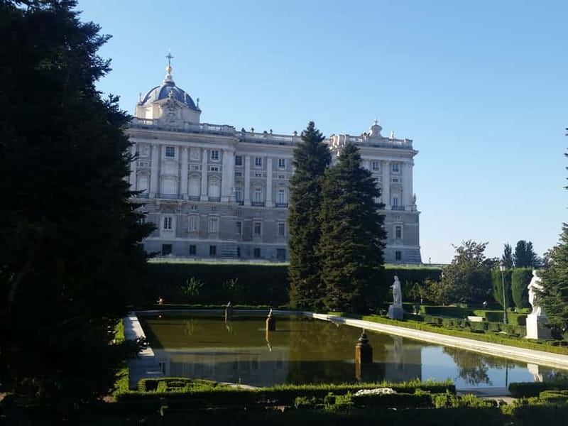 Madrid: Royal Palace Private Tour with Tickets - Final call: book it for access and attention
